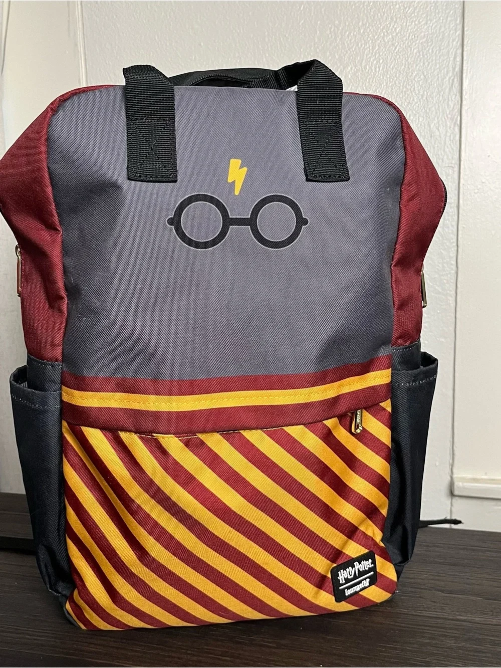 Harry Potter Gryffindor glasses nylon backpack w/ maroon & yellow stripe design